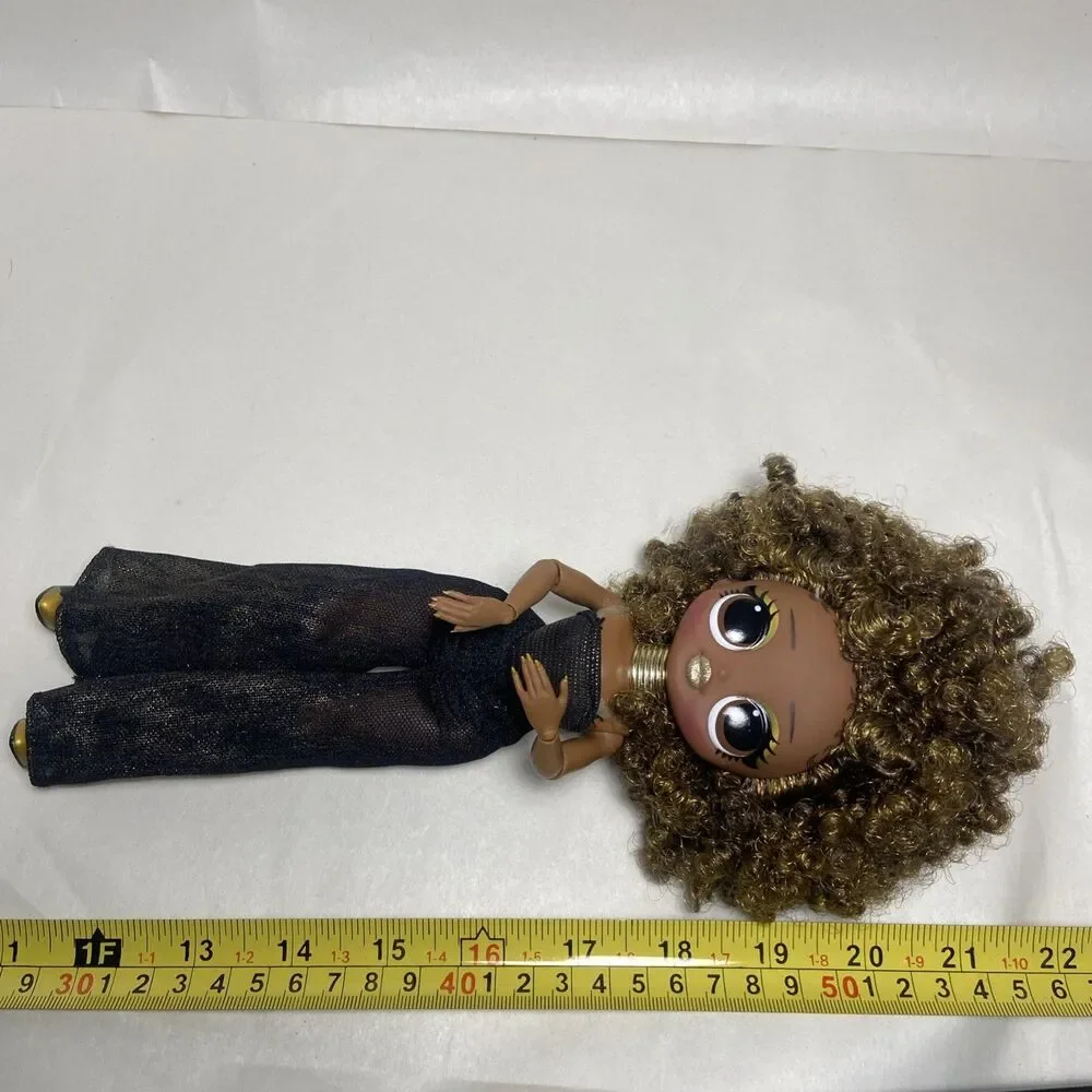 Lol Surprise OMG Series 1 Royal Bee Fashion Doll 10